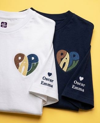 T-shirts blanc et bleu marine avec motif Papa et prénoms Oscar et Emma